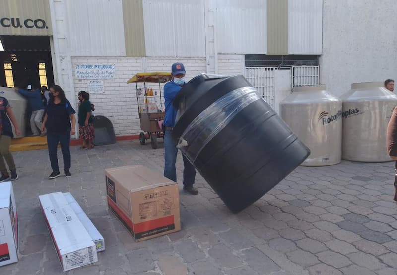 Habitantes de SJR recibieron apoyos por parte de Roberto Cabrera