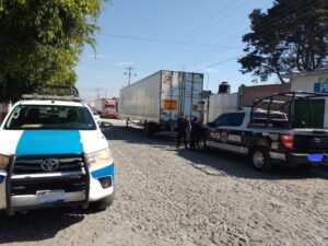 SSPM-SJR asegura caja seca de tráiler en Loma Linda
