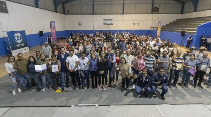 Comunidad de Santa Rosa Jáuregui es beneficiada con 240 contratos de agua potable