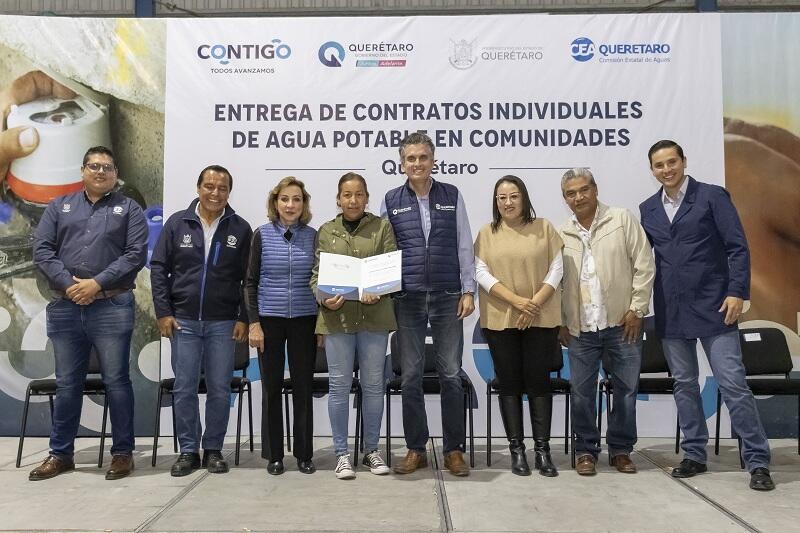 Comunidad de Santa Rosa Jáuregui es beneficiada con 240 contratos de agua potable