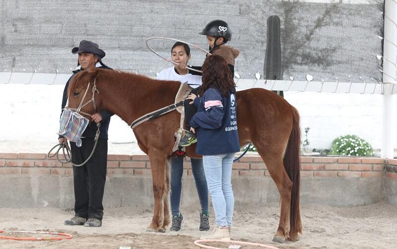 DIF Estatal de Querétaro mejora vidas con equinoterapia