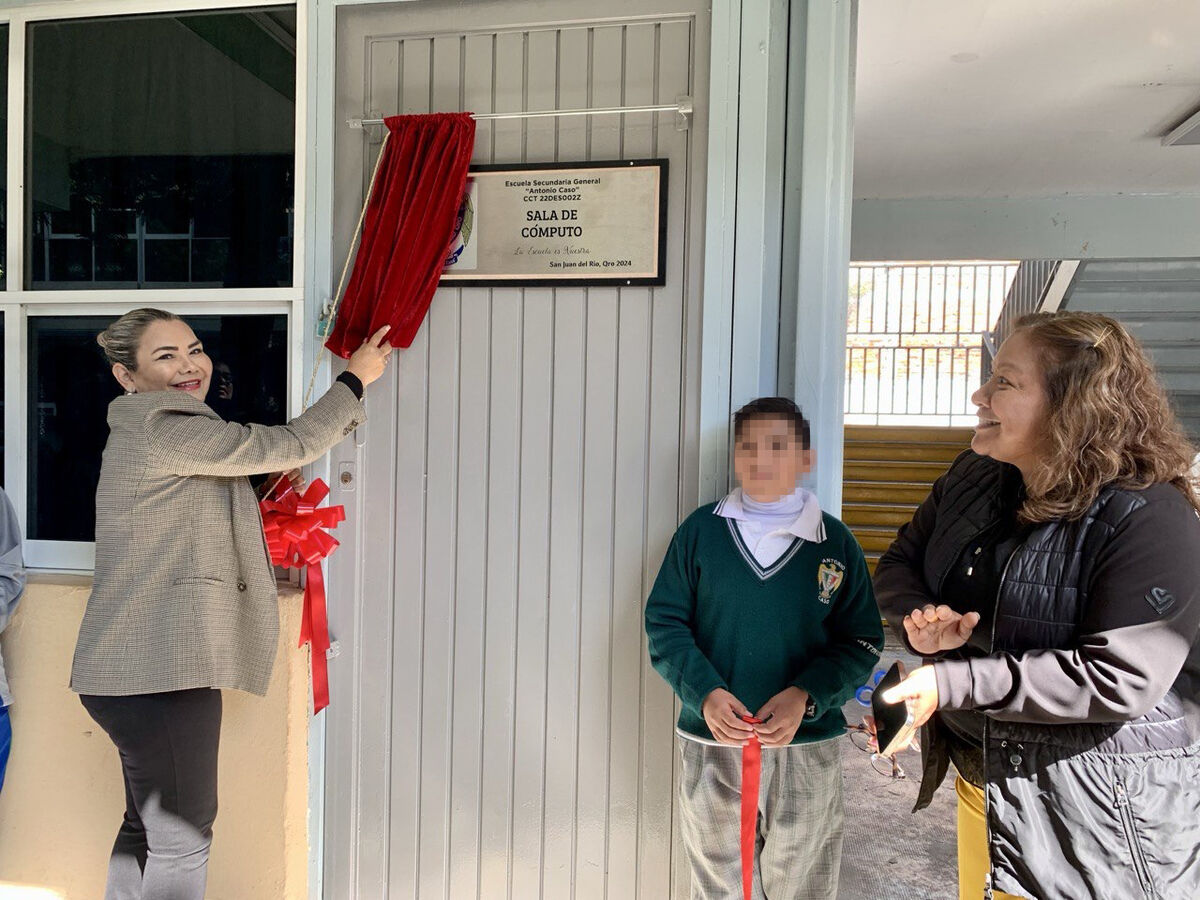 Entregan rehabilitación y mobiliario en secundaria Antonio Caso de San