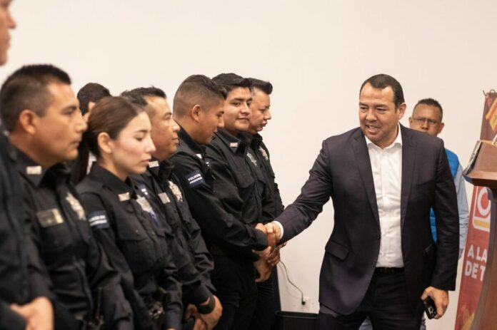 Reconoce Oxxo a elementos de la SSPM-SJR por su compromiso con la seguridad del municipio