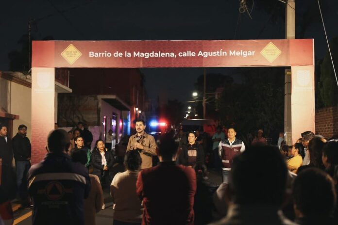 Héctor Magaña entrega obra vial en el barrio de La Magdalena, Tequisquiapan