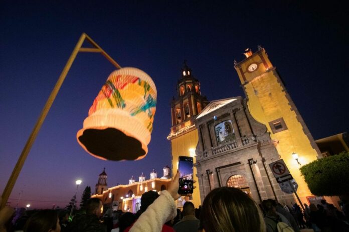 Realizan edición 76 de la Procesión de los Farolitos 2024 en San Juan del Río en un ambiente lleno de fe y tradición