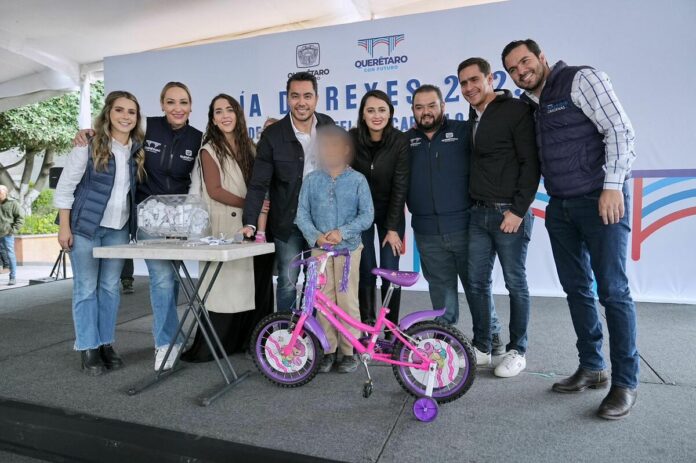 Felifer Macías celebra el Día de Reyes en Santa María Magdalena