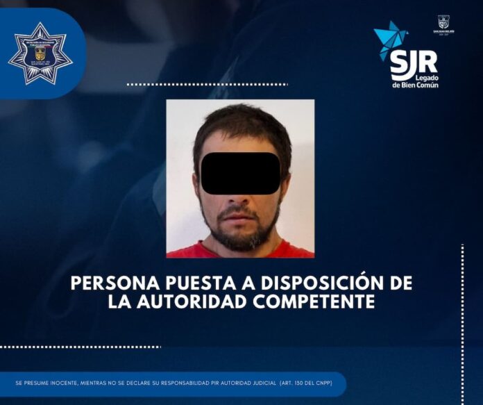 Detienen a sujeto por robar un celular con machete en mano en San Juan del Río