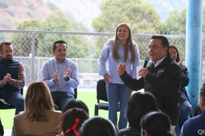 SEDESOQ entrega cancha de fútbol en Pinal de Amoles para fortalecer el tejido social