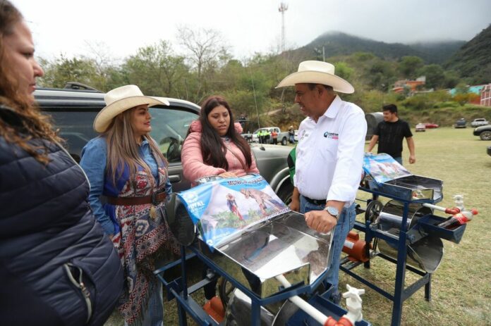 Productores de Pinal de Amoles reciben apoyos por más de 4.6 millones de pesos