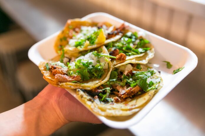 México celebra el Día Nacional del Taco