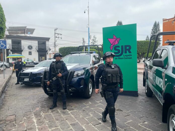 Refuerzan seguridad en San Juan del Río con entrega de 6 patrullas y equipo tecnológico