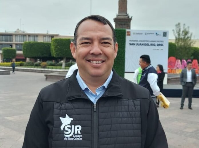 Alcalde reconoce labor de bomberos y Protección Civil tras incendio en recicladora de San Pedro Ahuacatlán