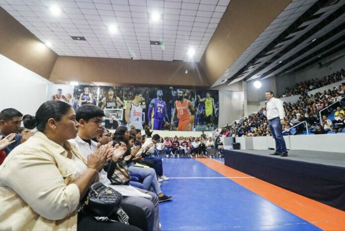 Continuará programa de becas municipales para estudiantes de San Juan del Río en 2025