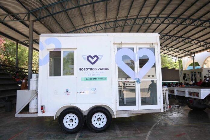 DIF Estatal lleva Programa de Comedores Móviles a la Sierra Gorda