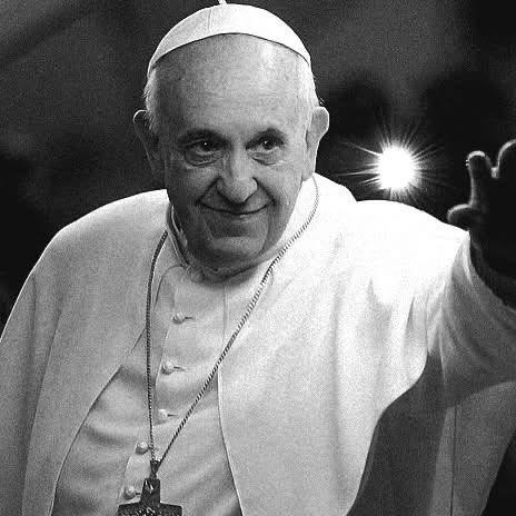 Felifer Macías lamenta fallecimiento del Papa Francisco