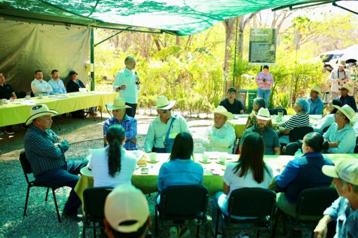 Refuerza SEDESU programas ambientales en Sierra Gorda con apoyo a ejidatarios