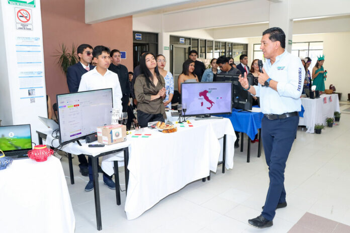 UTSJR fomenta visión global en estudiantes con Expo de Negociación Intercultural