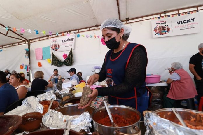 Apoyan emprendedoras del Festival de Gordita y Dobladita con 50 mil pesos en equipo