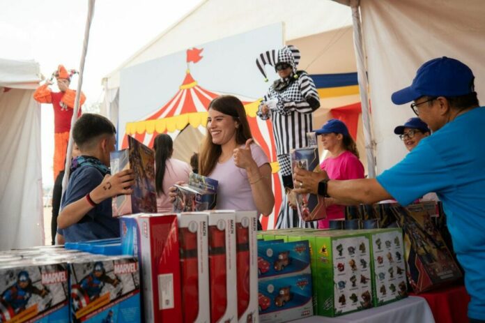 Con payasos y juguetes celebran el Día del Niño en comunidades de San Juan del Río