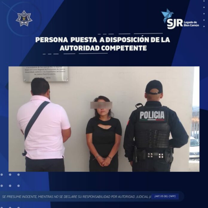 Detienen en San Juan del Río a mujer; contaba con orden de aprehensión vigente