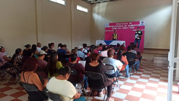 Capacitan a manejadores de alimentos en Pinal de Amoles