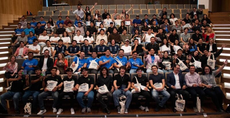 Jóvenes proponen soluciones de movilidad sostenible en Hackatón Enerhack 2025