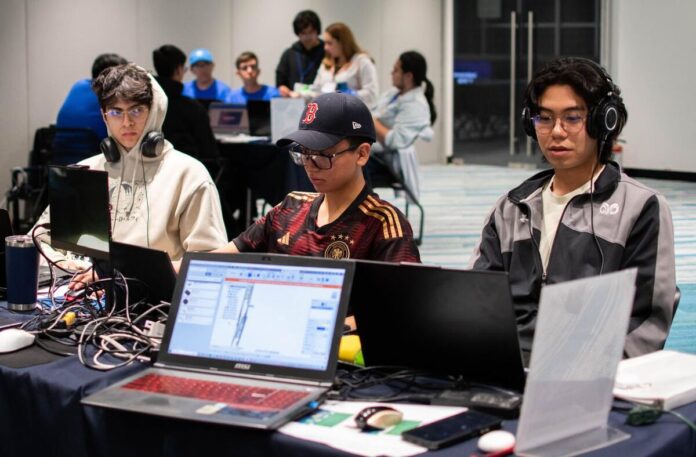 Jóvenes proponen soluciones de movilidad sostenible en Hackatón Enerhack 2025