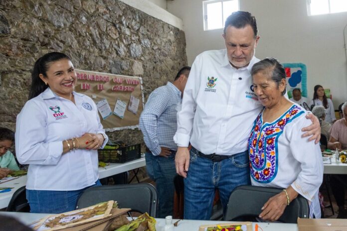 Mauricio Kuri da inicio al programa Club del Adulto Mayor en Jalpan de Serra