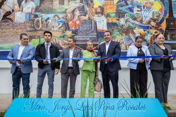 Roberto Cabrera inaugura mural “San Juan, Historia y Tradición” en San Juan del Río