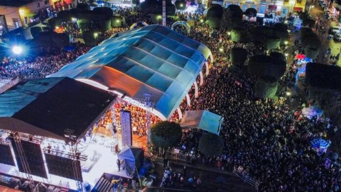 Saldo blanco en coronación de reina Hanney I y concierto de Bronco; asisten 6 mil personas