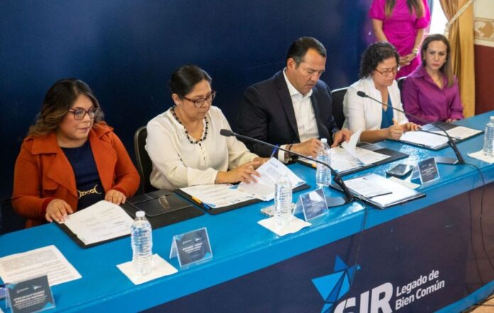 San Juan del Río firma convenios para ofrecer asesoría jurídica y salud con precios preferenciales
