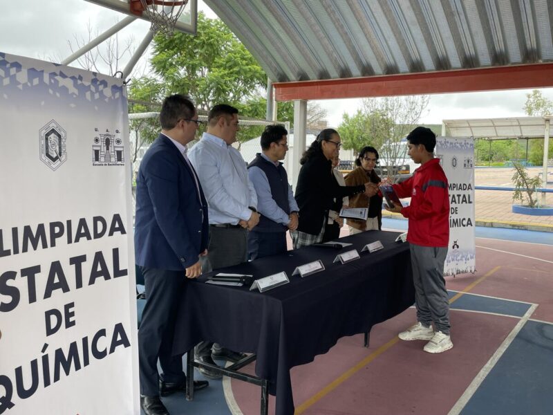 Seis estudiantes del COBAQ avanzan a la final de la Olimpiada Estatal de Química