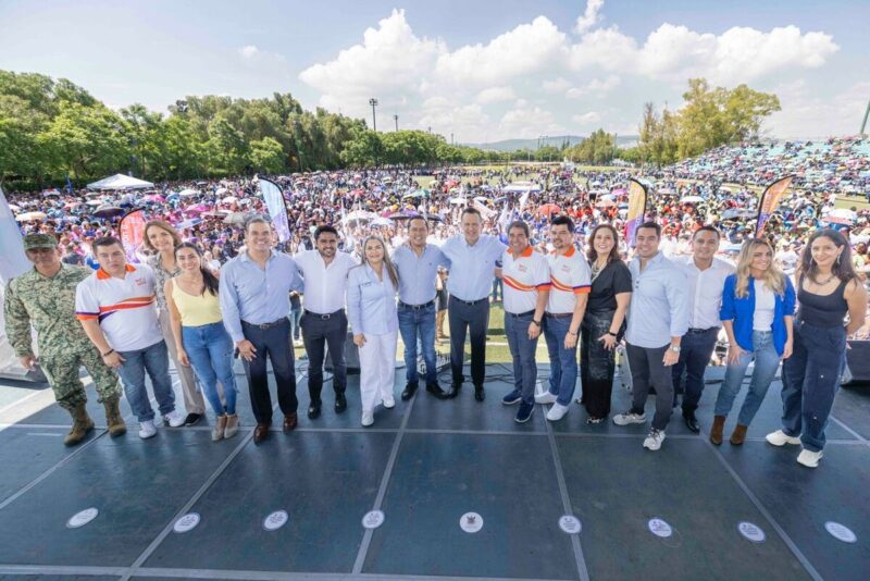 Felifer Macías asiste a la inauguración de los Juegos Magisteriales del SNTE 2025