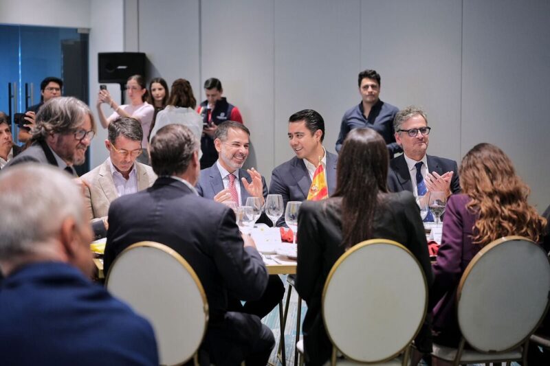 Felifer Macías encabeza encuentro con la Cámara Española de Comercio
