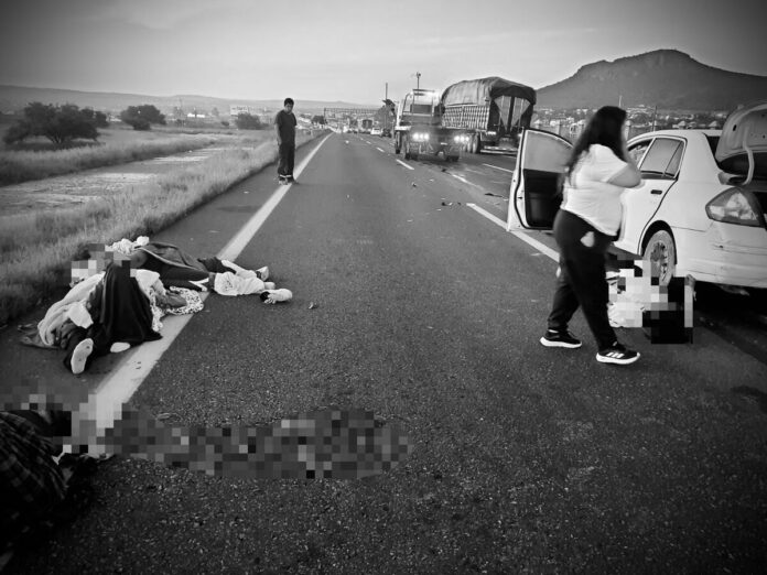 Cinco heridos graves en fuerte choque en la 57