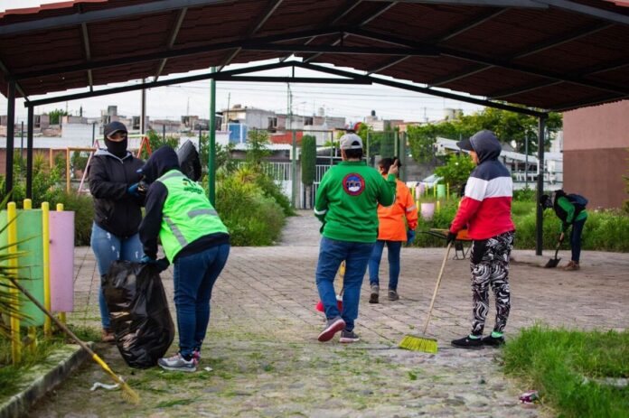 Alcalde Roberto Cabrera supervisa mejoras de imagen urbana en La Peña, SJR