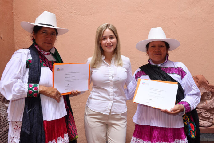Artesanos queretanos reciben reconocimiento de 