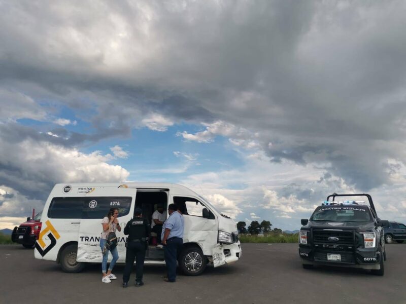 Choque en carretera 122 de San Juan del Río deja seis valorados