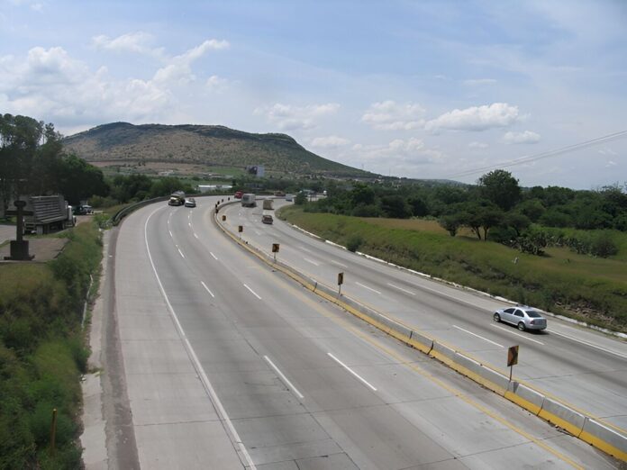 Comisión Legislativa pide restringir tránsito de carga pesada en la carretera 57