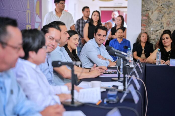 Felifer Macías asiste a reunión de Red Queretana de Municipios por la Salud