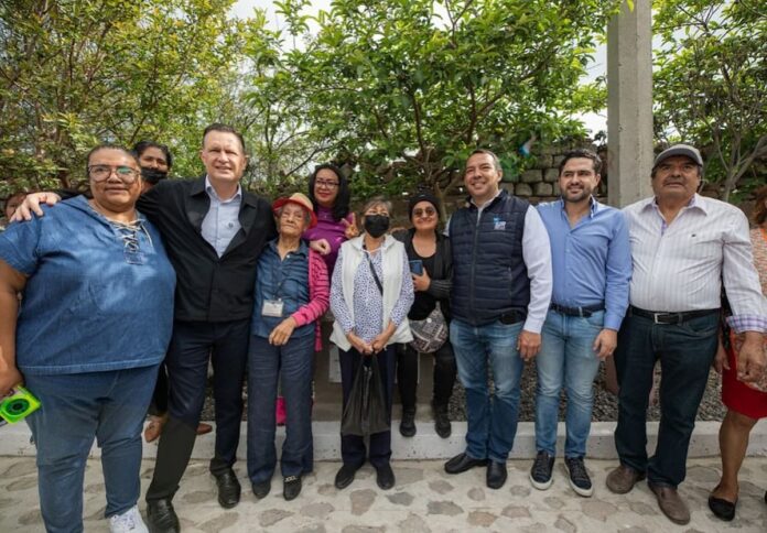 Gobierno Estatal y Municipal entregan renovación de calle en San Rafael, SJR