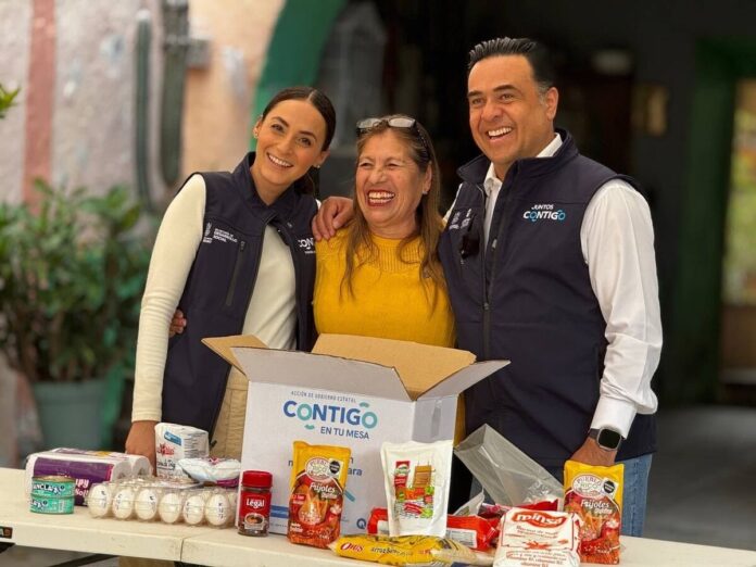 SEDESOQ entrega canastas alimentarias en Cadereyta