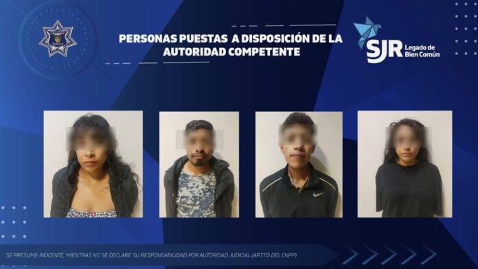 Policías de San Juan del Río aseguran a cuatro personas por robo a tienda