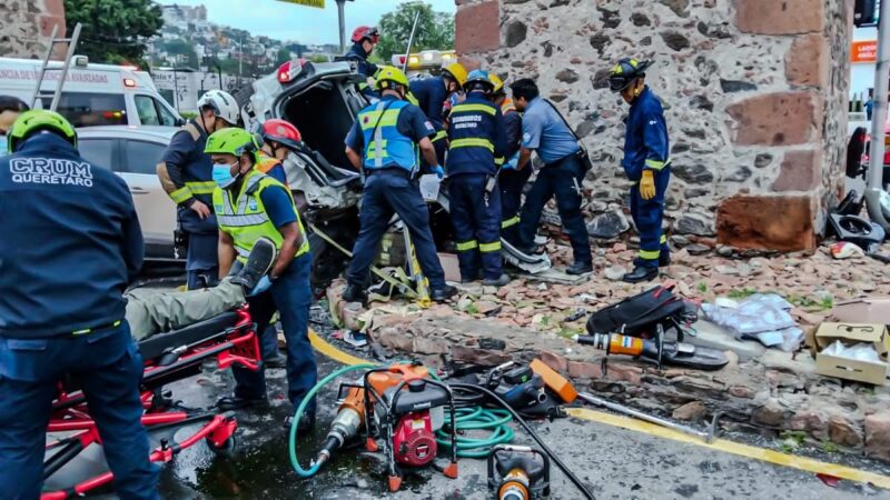 Mujer en estado de ebriedad provoca accidente en Querétaro; joven pierde la vida