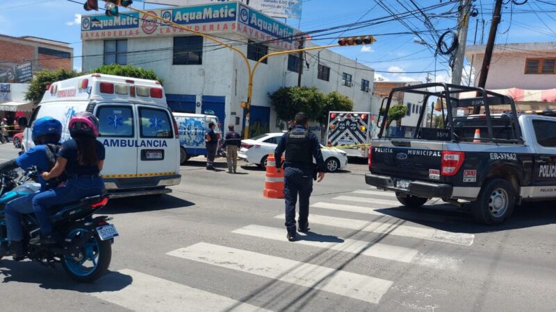 Motociclista muere tras chocar con ambulancia en San Juan del Río