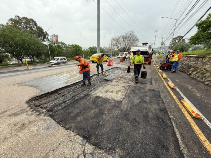 Municipio de Querétaro bachea más de 36 mil metros cuadrados en vialidades
