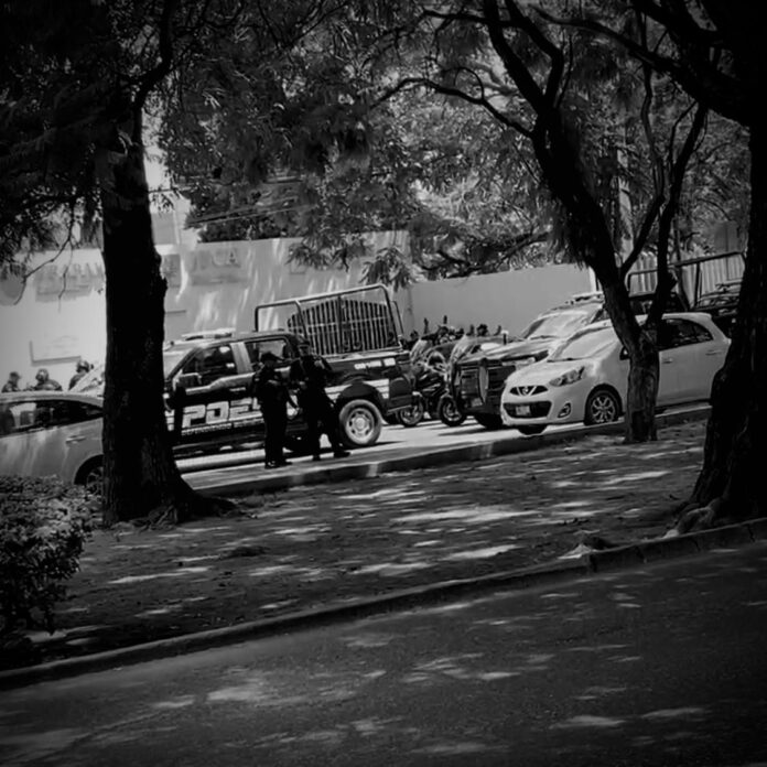 Policía Estatal asegura a grupo armado en camionetas blindadas en Querétaro capital