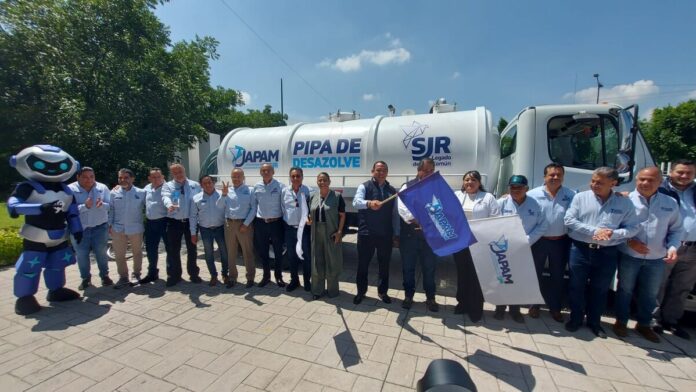 Renueva Japam servicio en San Juan del Río con 2 nuevas pipas