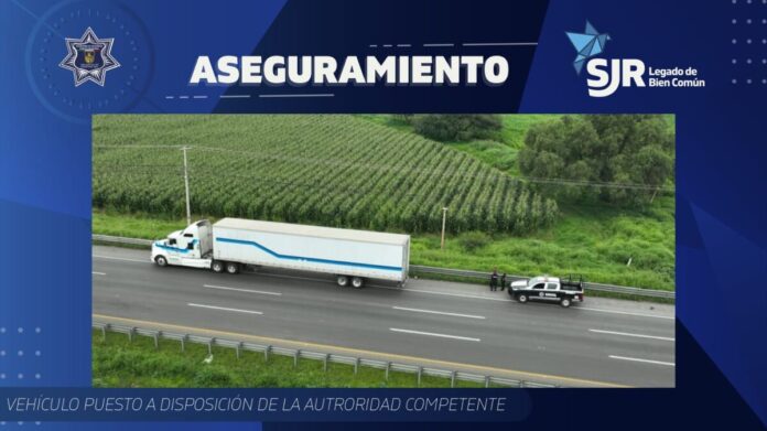 SSPM-SJR recupera tractocamión robado en Pedro Escobedo; detienen a dos personas