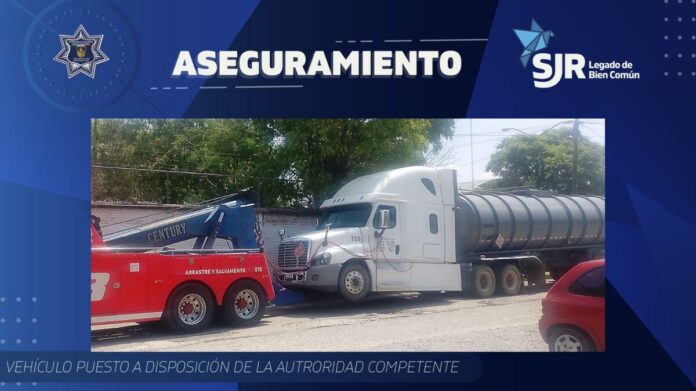 Asegura SSPM-SJR tractocamión con hidrocarburo de procedencia ilícita